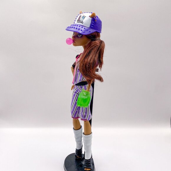 Monster High Clawdeen Wolf – Ghoul Sports Doll – Almost Complete Outfit w/ Stand - Picture 3 of 5